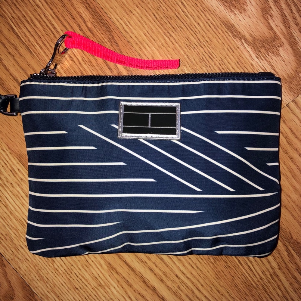 Tommy Hilfiger Navy Yoga Sport Tote - Picture 5 of 6